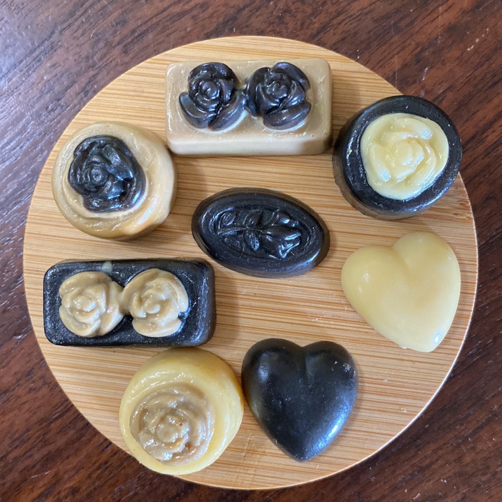 Small resin chocolate pieces for display